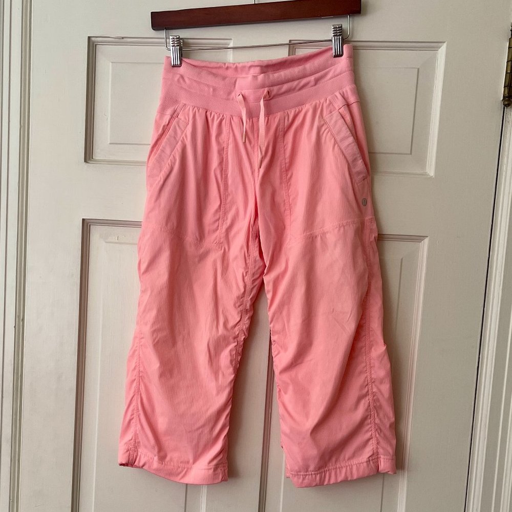 Peach pink lululemon 3/4 length pants size 4